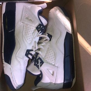 Air Jordan’s 4 retro bg